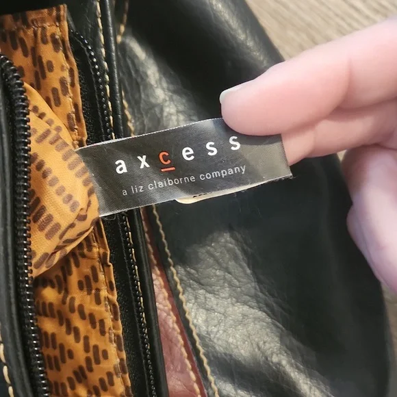 Axcess by Liz Claiborne Purse/Crossbody - Picture 8 of 9